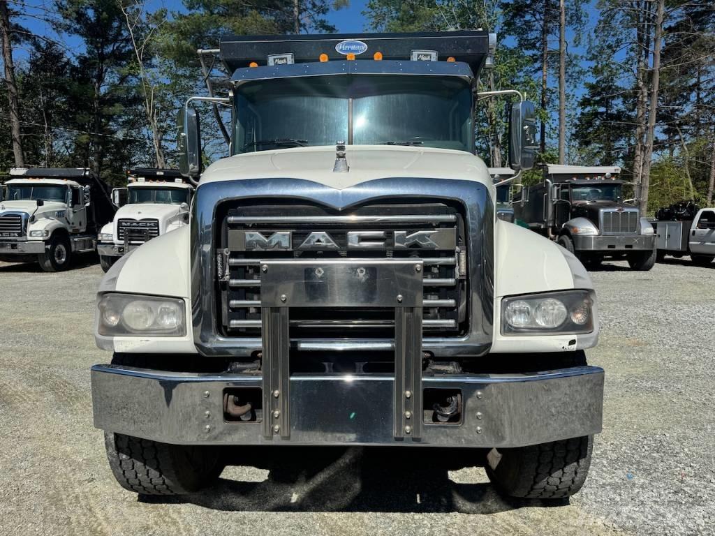 Mack GU713 Dump Trucks