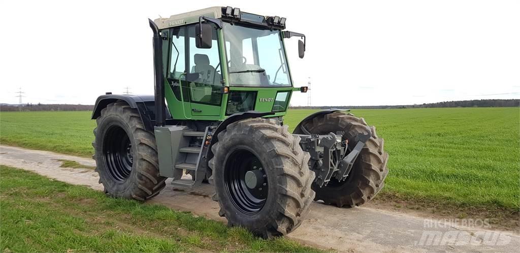 Fendt Xylon 520 Tractors