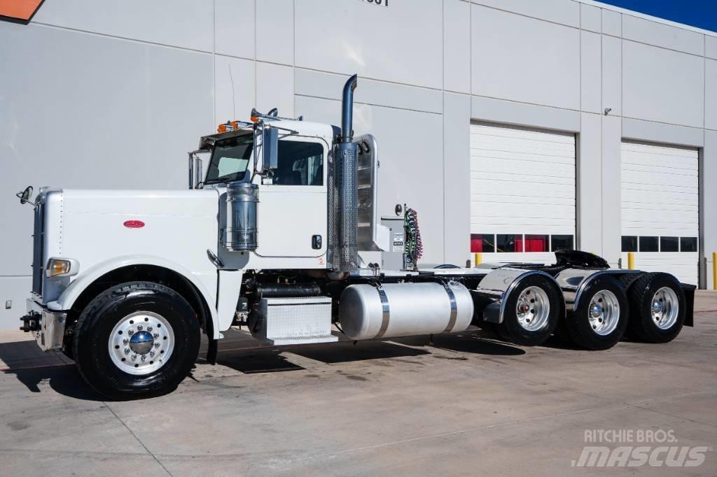 Peterbilt 388 Conventional Trucks / Tractor Trucks