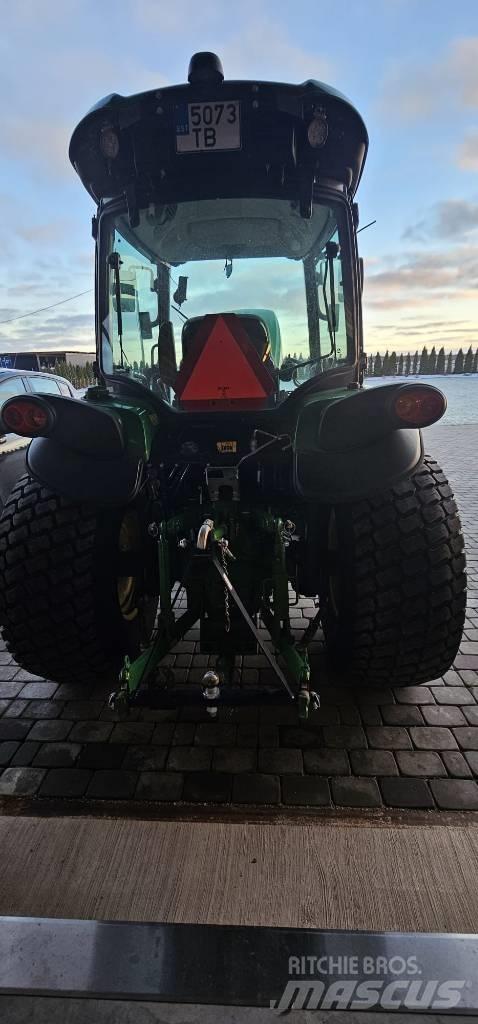 John Deere 4052 R Tractors