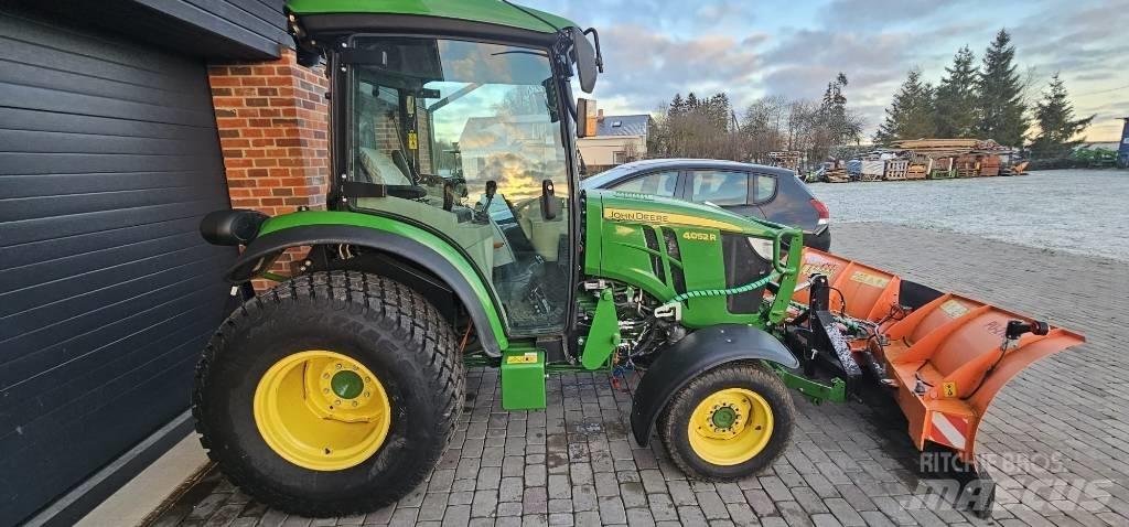 John Deere 4052 R Tractors