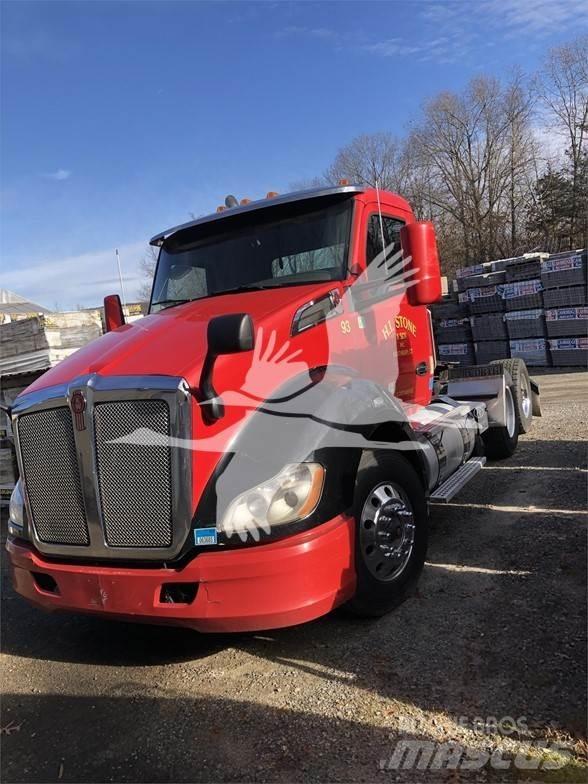 Kenworth T680 Conventional Trucks / Tractor Trucks