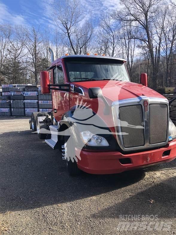 Kenworth T680 Conventional Trucks / Tractor Trucks
