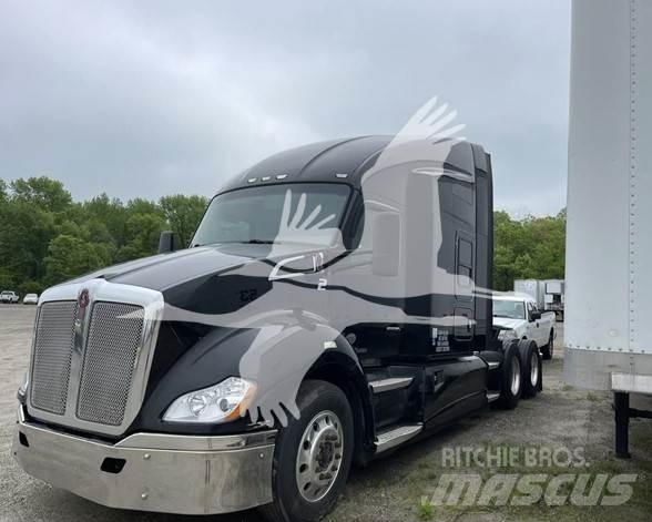 Kenworth T680 Conventional Trucks / Tractor Trucks
