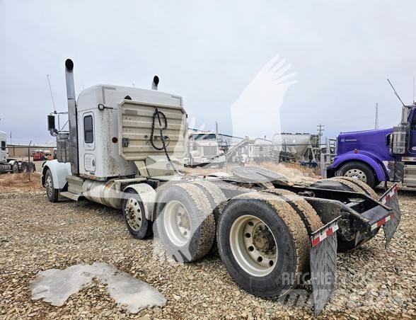 Kenworth W900 Conventional Trucks / Tractor Trucks