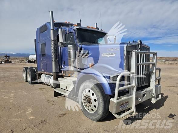 Kenworth W900 Conventional Trucks / Tractor Trucks