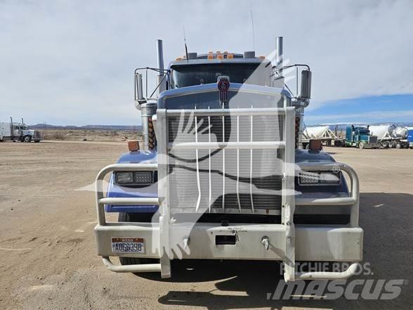 Kenworth W900 Conventional Trucks / Tractor Trucks