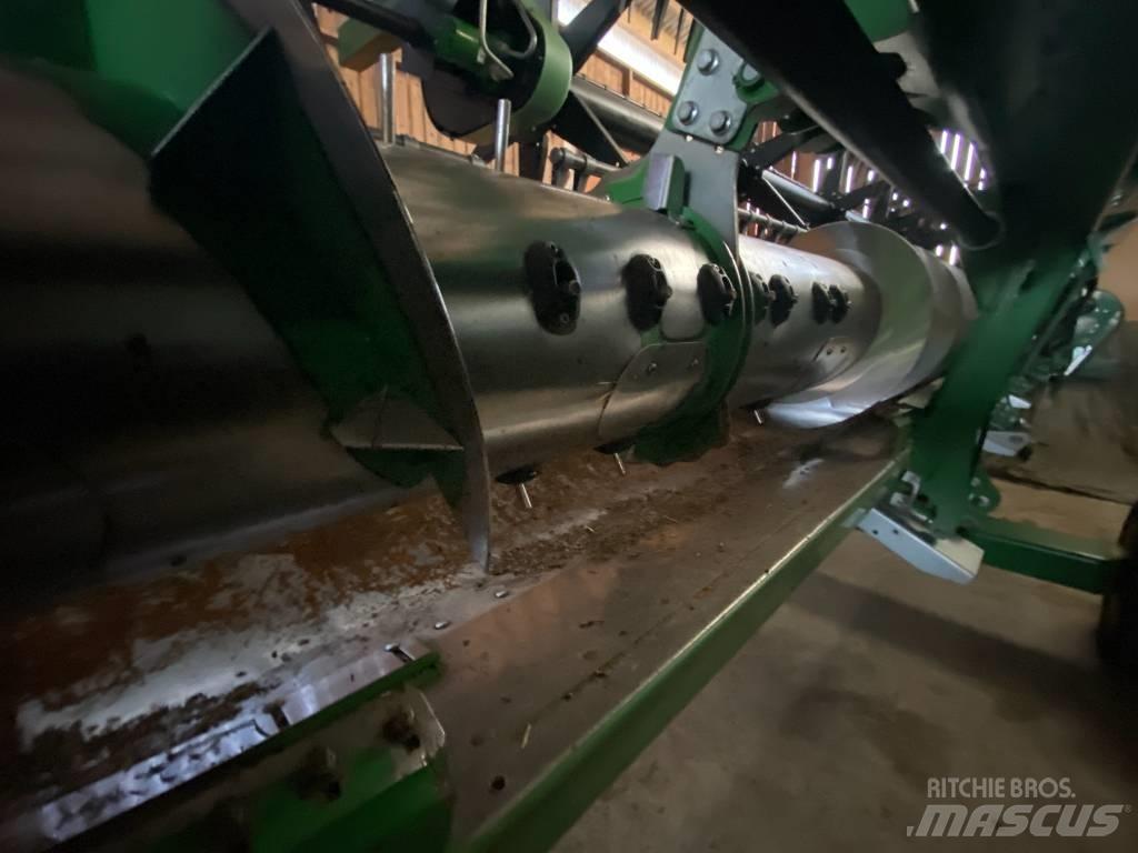 John Deere S790i Combine Harvesters