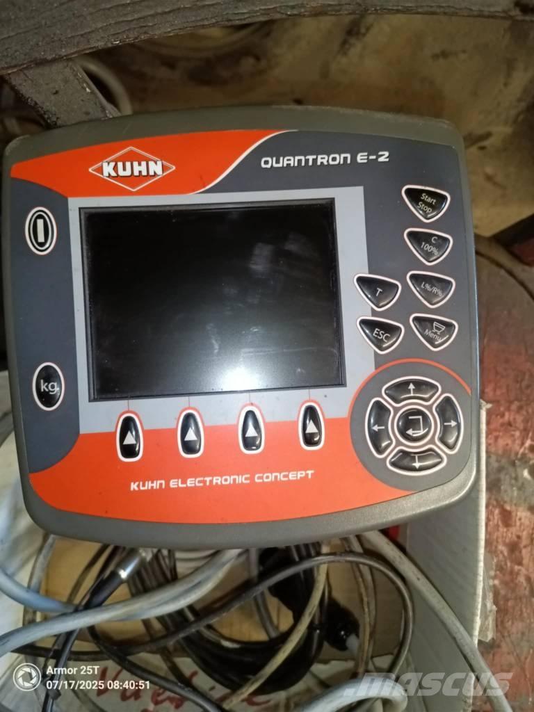 Kuhn AXIS 20.1W Mineral spreaders