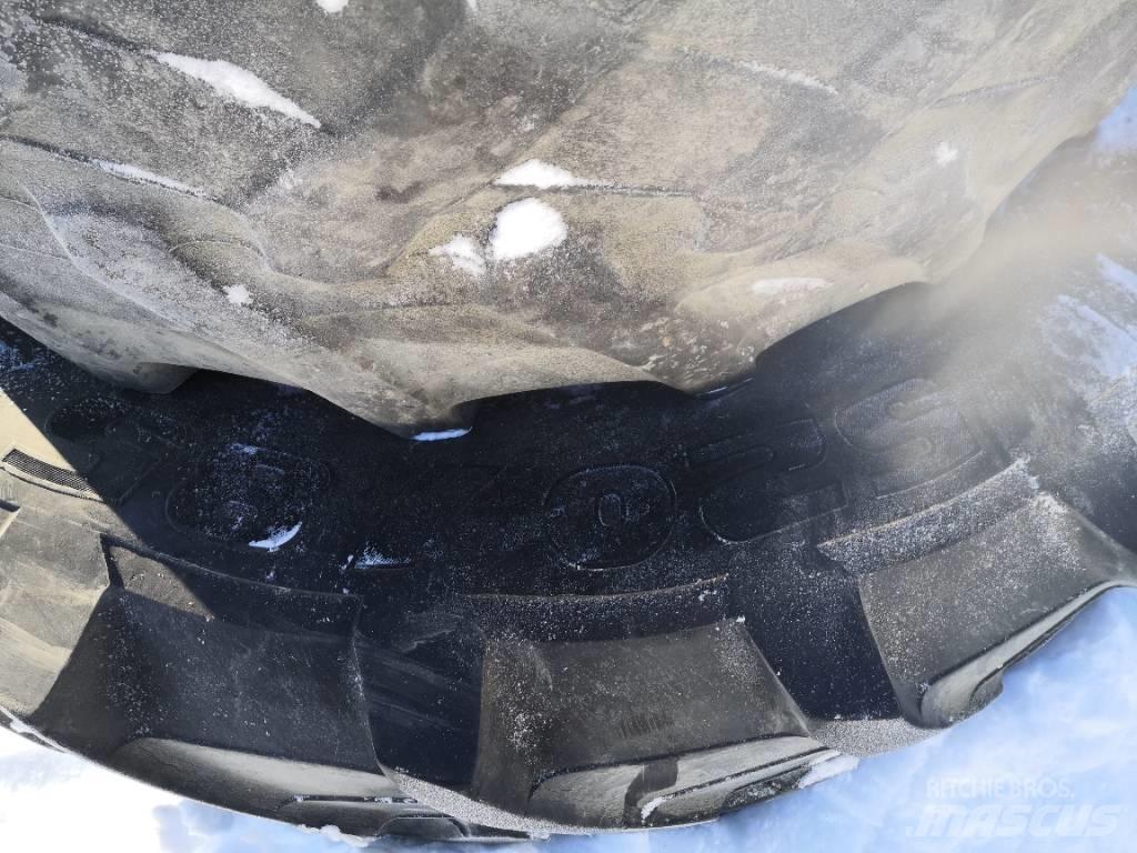 Pirelli 420/85R28 Tires, wheels and rims