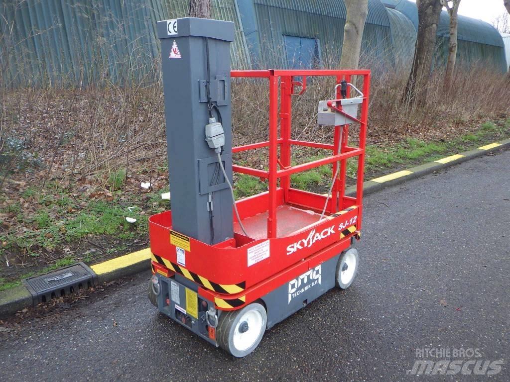 SkyJack SJ12 Vertical mast lifts