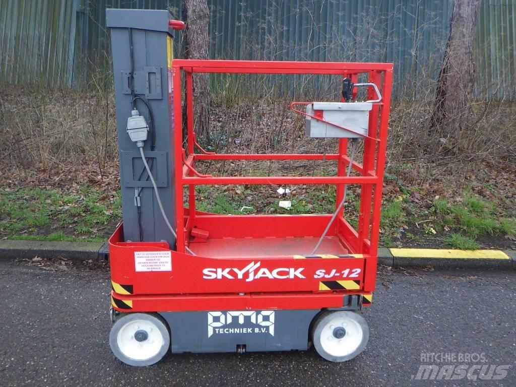 SkyJack SJ12 Vertical mast lifts