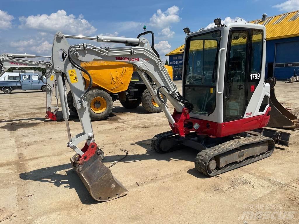 Takeuchi TB225 Mini Excavators <7t (Mini Diggers)