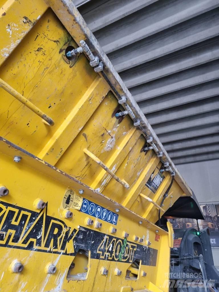 Tana Shark 440DT eco Waste / Recycling & Quarry Attachments