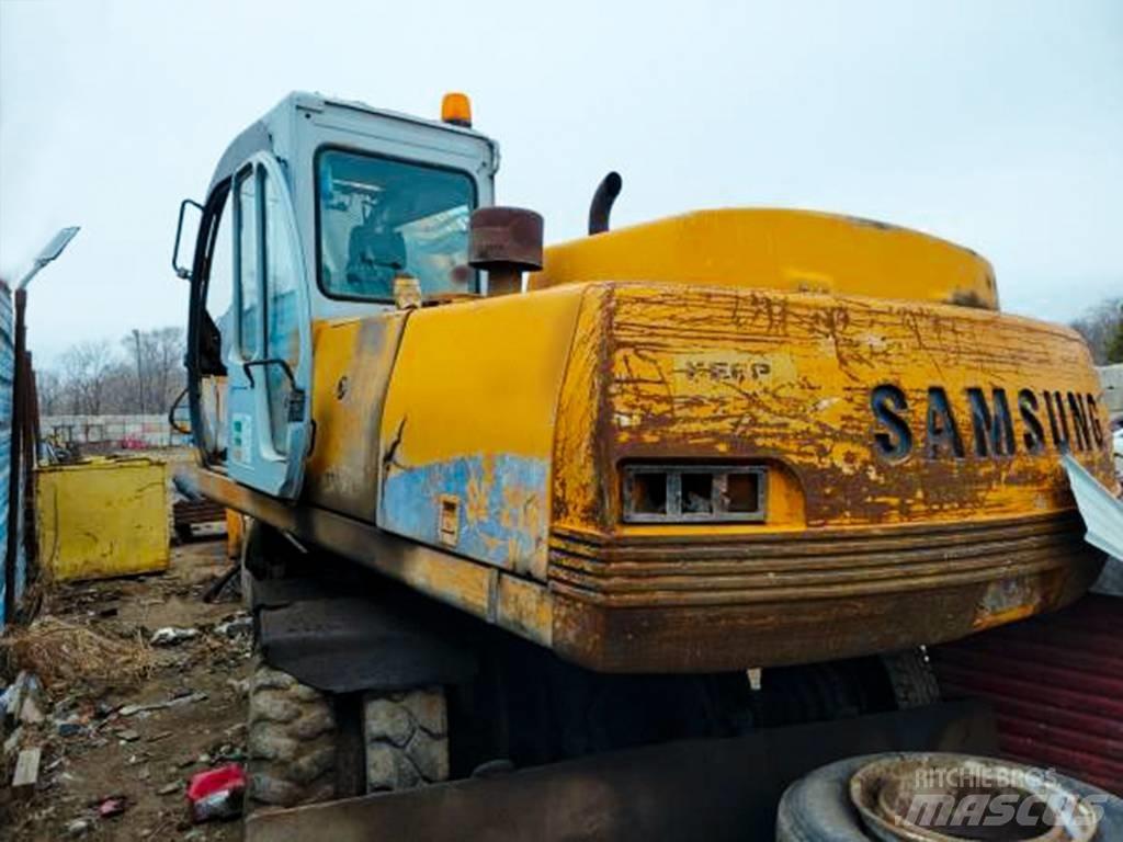 Samsung SE 210 Crawler Excavators