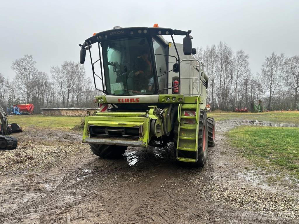 CLAAS Lexion 670 Combine Harvesters