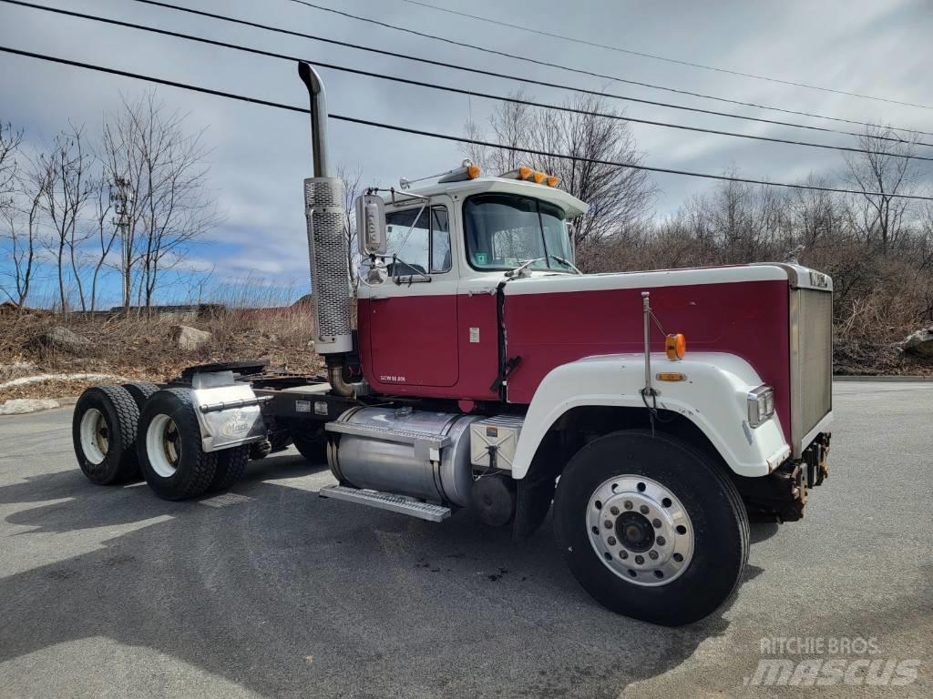 Mack RW613 Conventional Trucks / Tractor Trucks