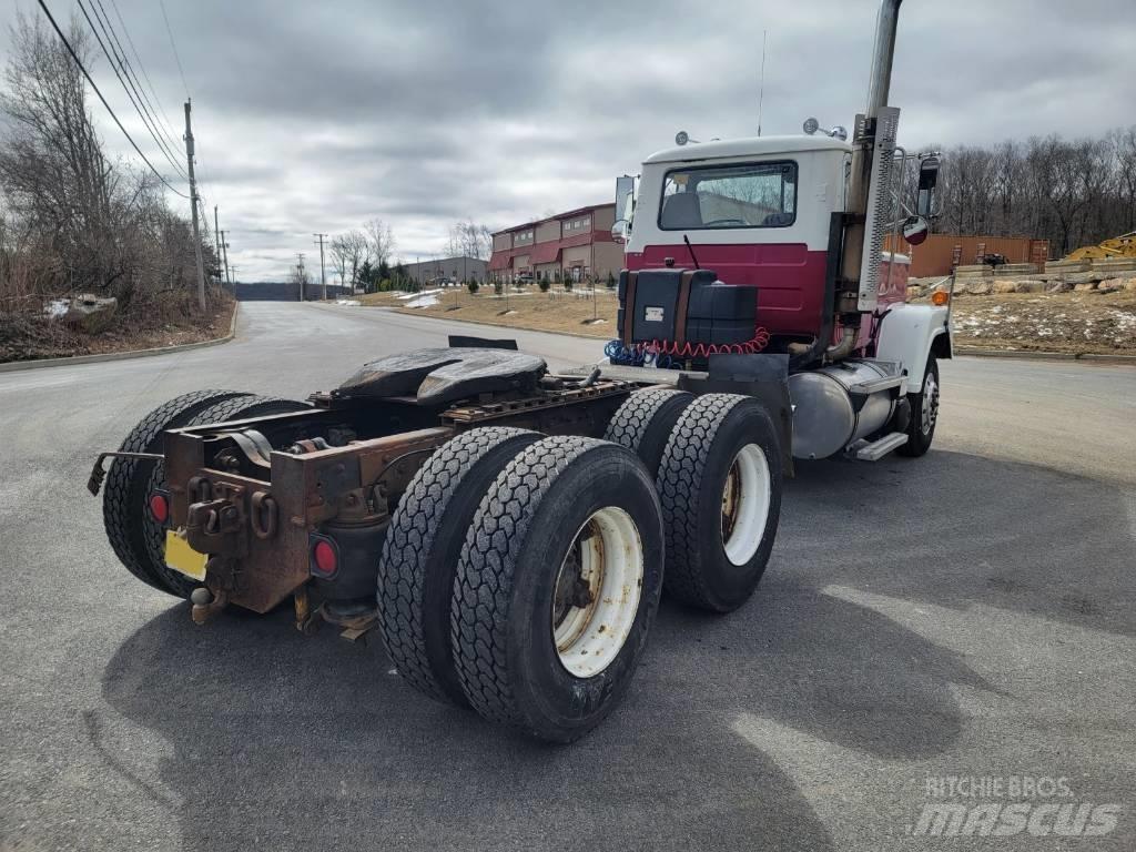 Mack RW613 Conventional Trucks / Tractor Trucks