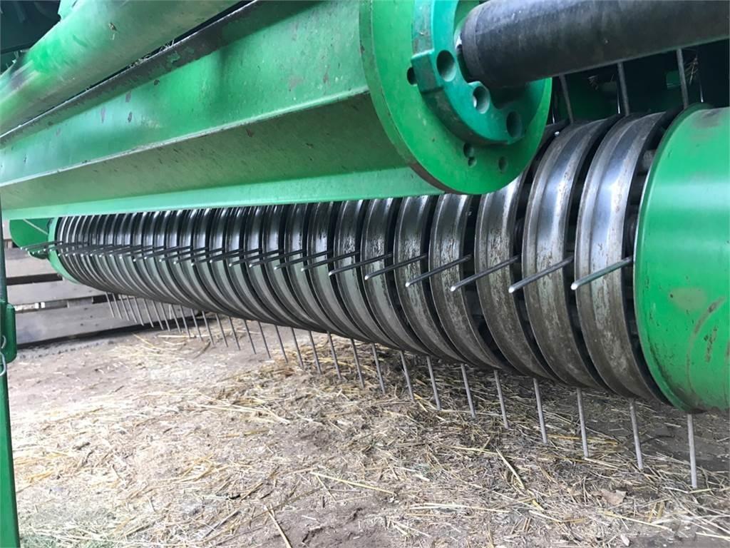 John Deere 990 Round Balers