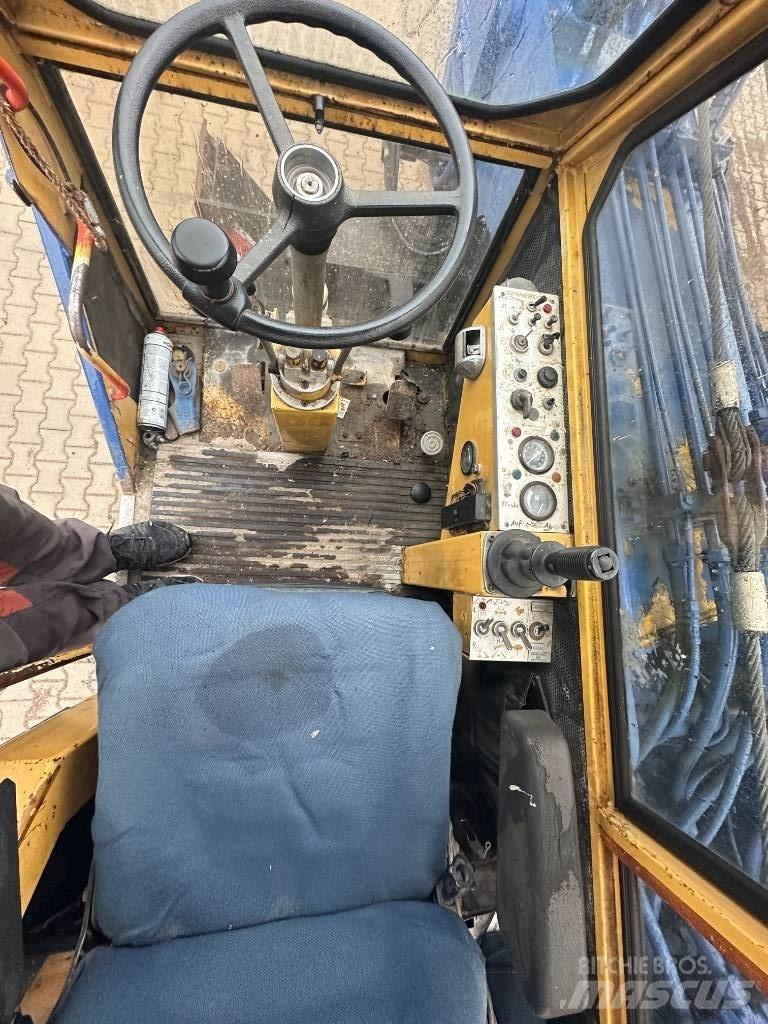 Sennebogen 212 Other Cranes and Lifting Machines