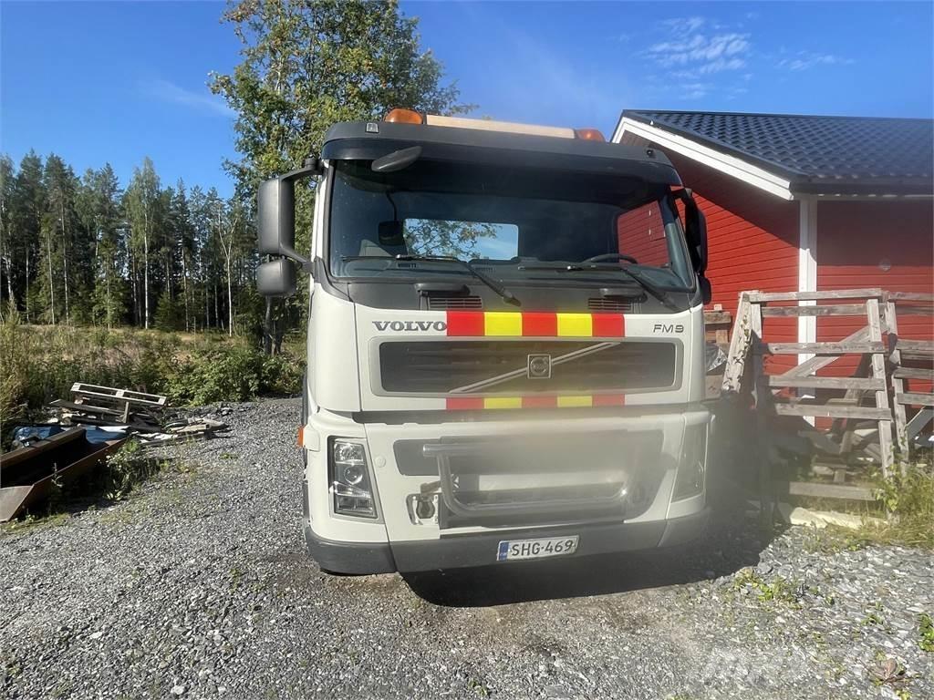 Volvo FM9 Demountable Trucks