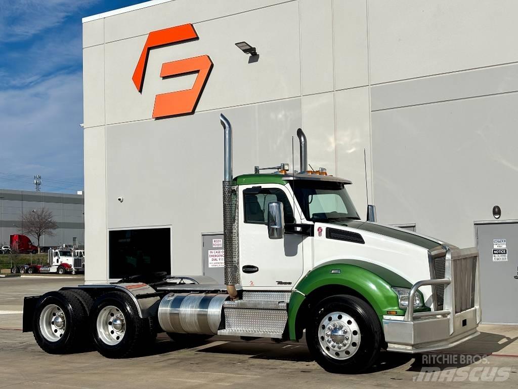 Kenworth T880 Conventional Trucks / Tractor Trucks