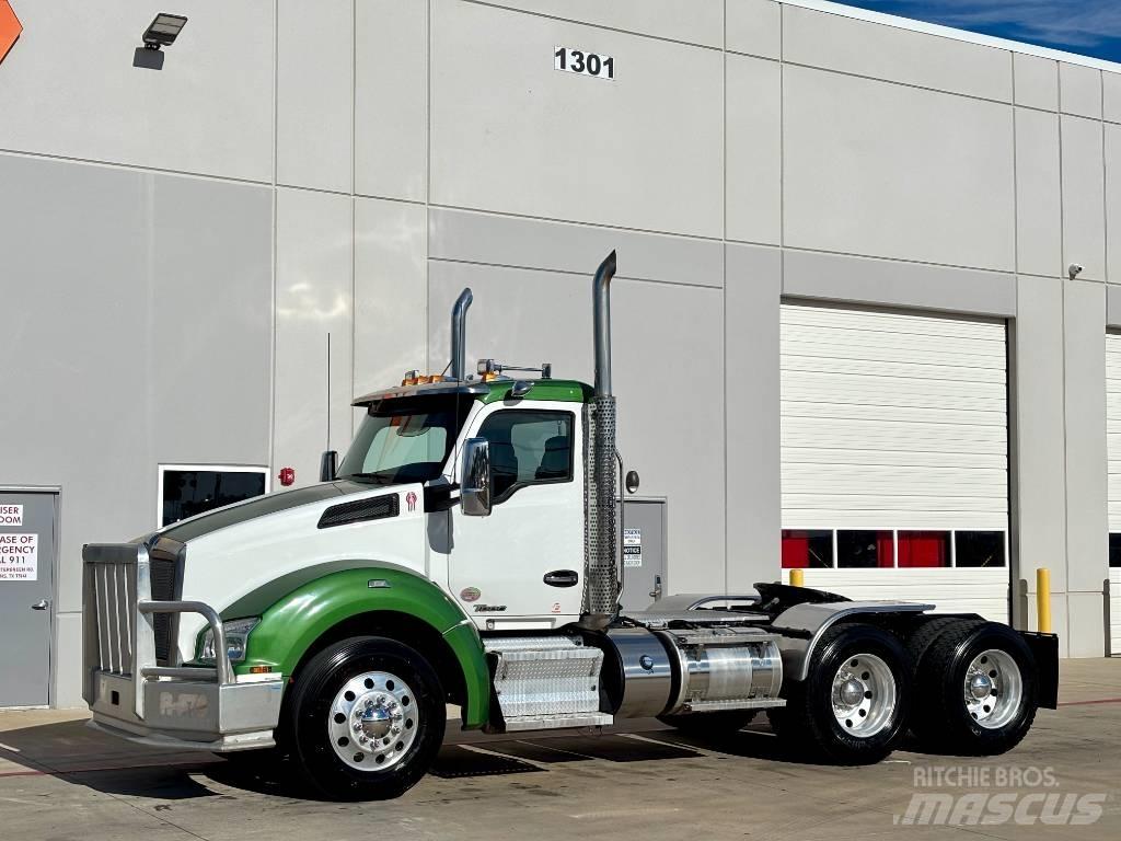 Kenworth T880 Conventional Trucks / Tractor Trucks