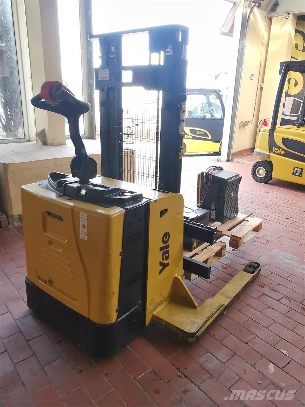 Yale MS15XSL Pedestrian stacker