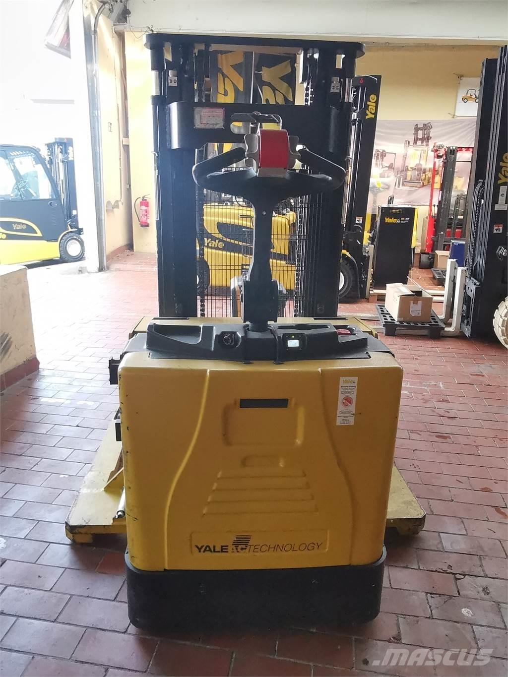 Yale MS15XSL Pedestrian stacker