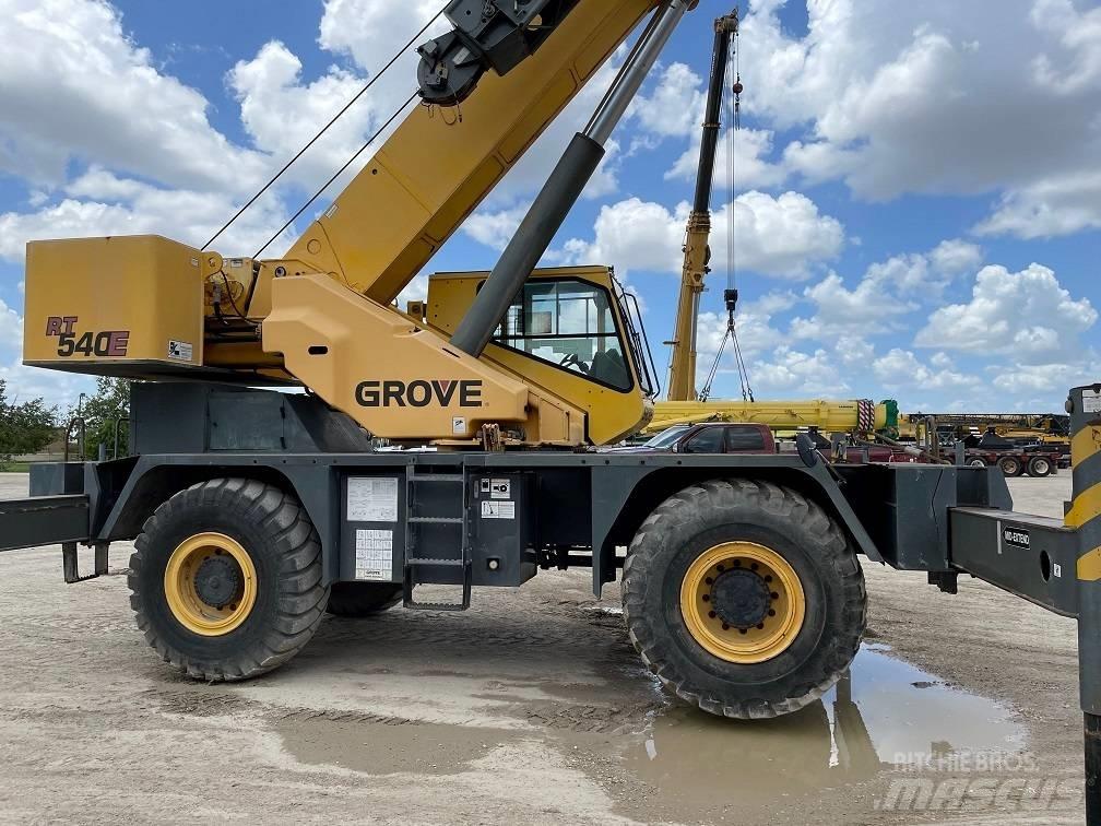 Grove RT 600 E Rough Terrain Cranes