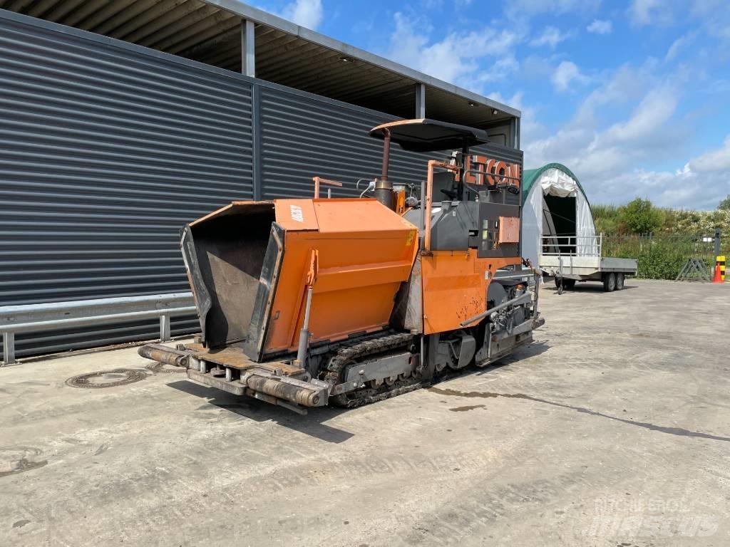 ABG TITAN 2820 Asphalt pavers