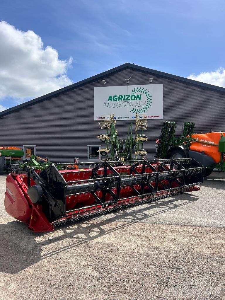 Case IH 3050 Combine harvester heads