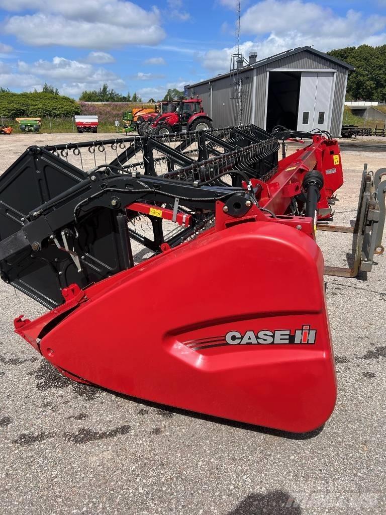 Case IH 3050 Combine harvester heads