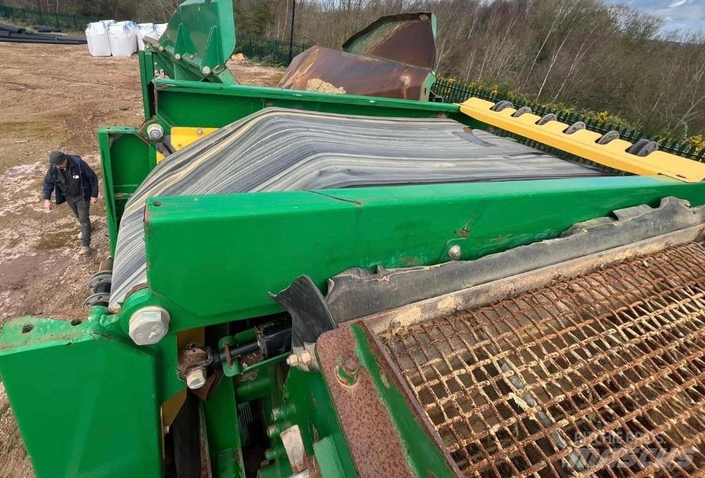 McCloskey R155 Mobile screeners