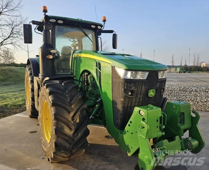 John Deere 8320 R Tractors