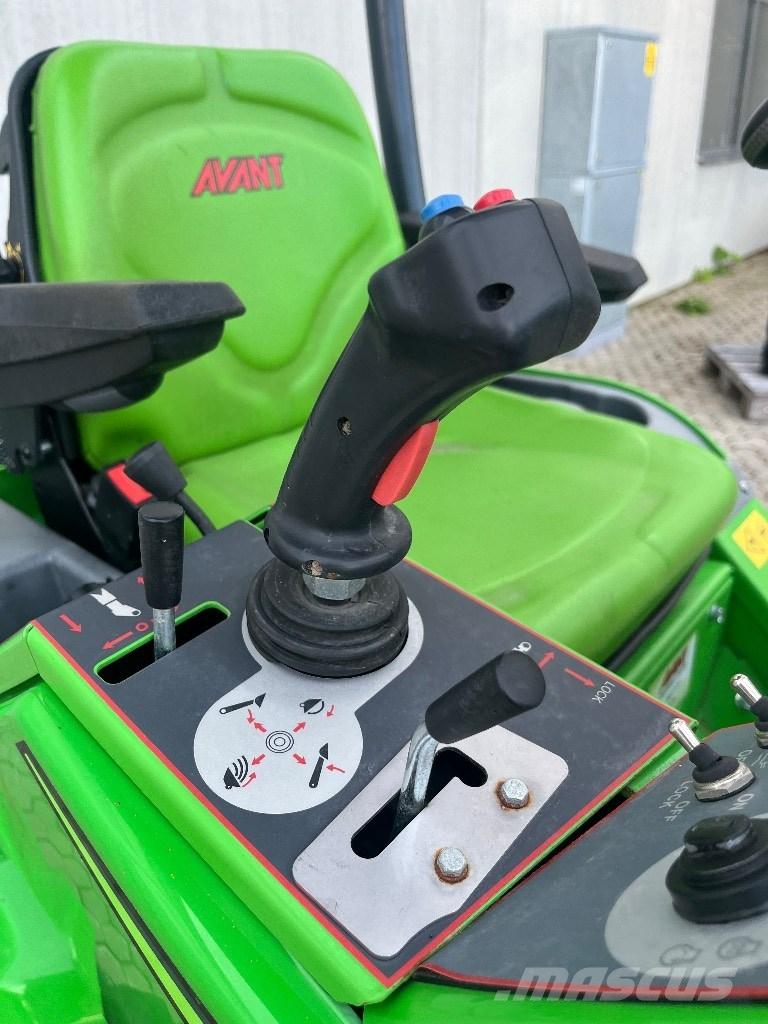 Avant 528 Multi purpose loaders