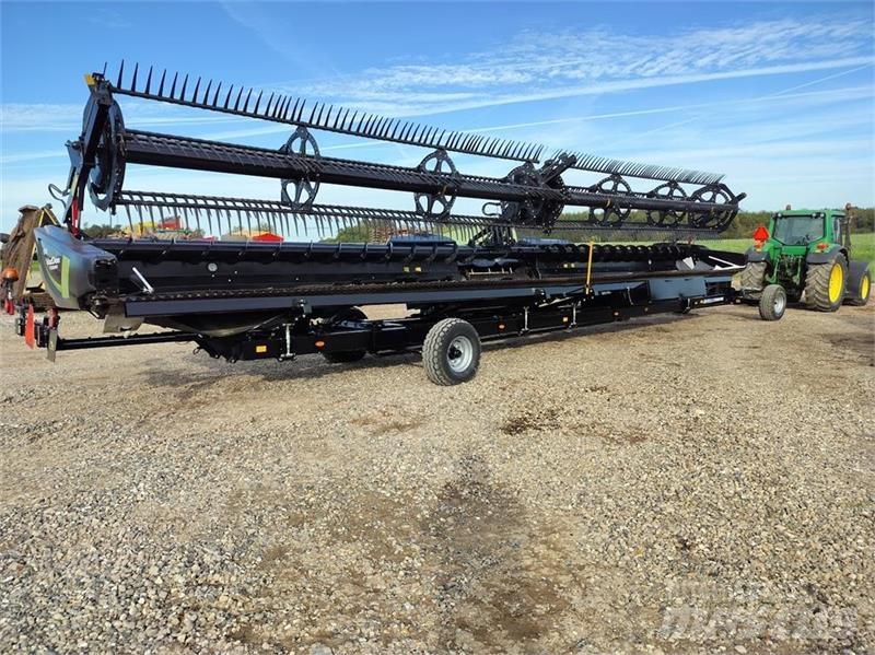 MacDon FD 140 Combine Attachments