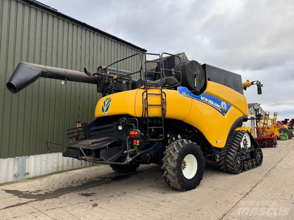 New Holland CR 9090 Combine Harvesters