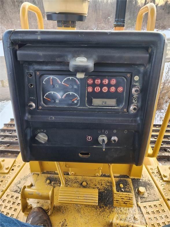 CAT D6M XL Crawler dozers