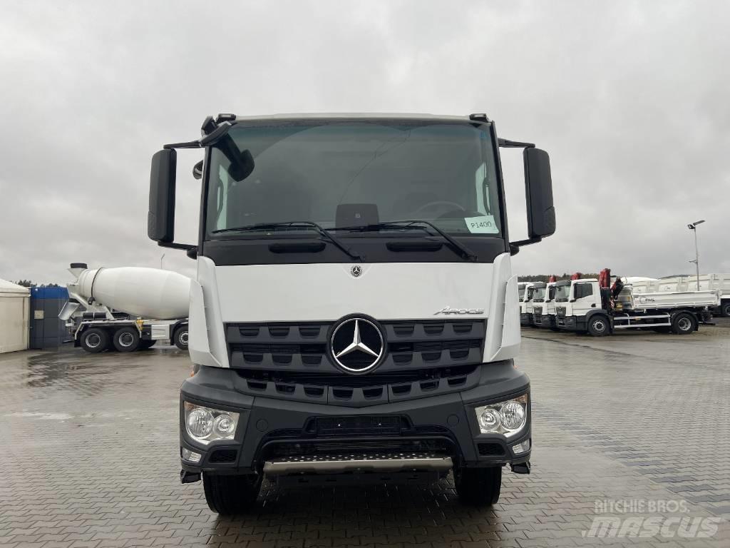Mercedes-Benz 4143 Dump Trucks
