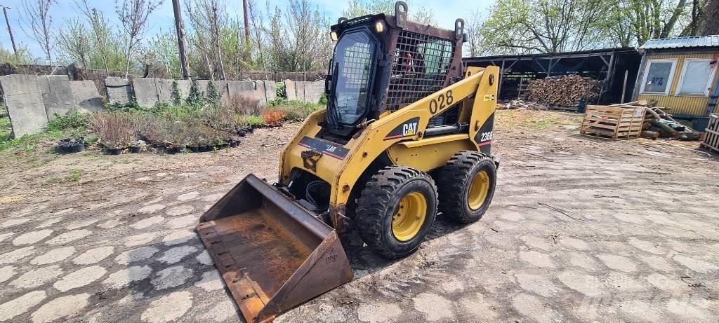 CAT 236 B Mini Loader