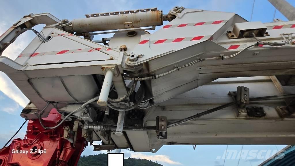 Sumitomo SA1000 All terrain cranes