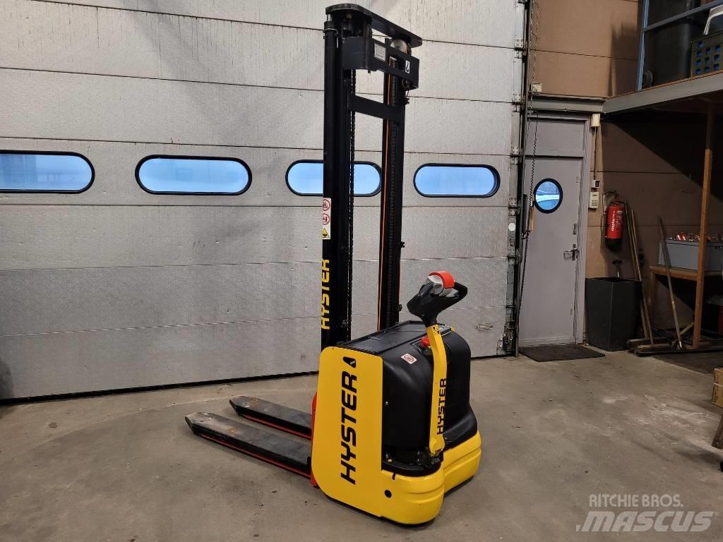 Hyster S 1.6 Pedestrian stacker