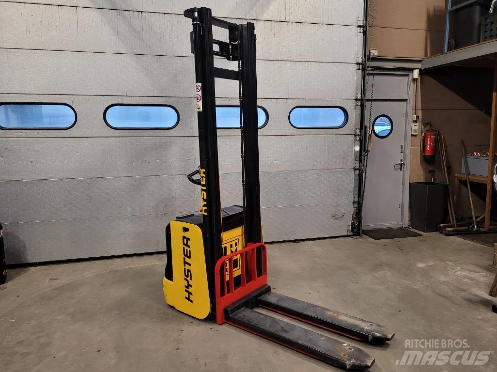 Hyster S 1.6 Pedestrian stacker