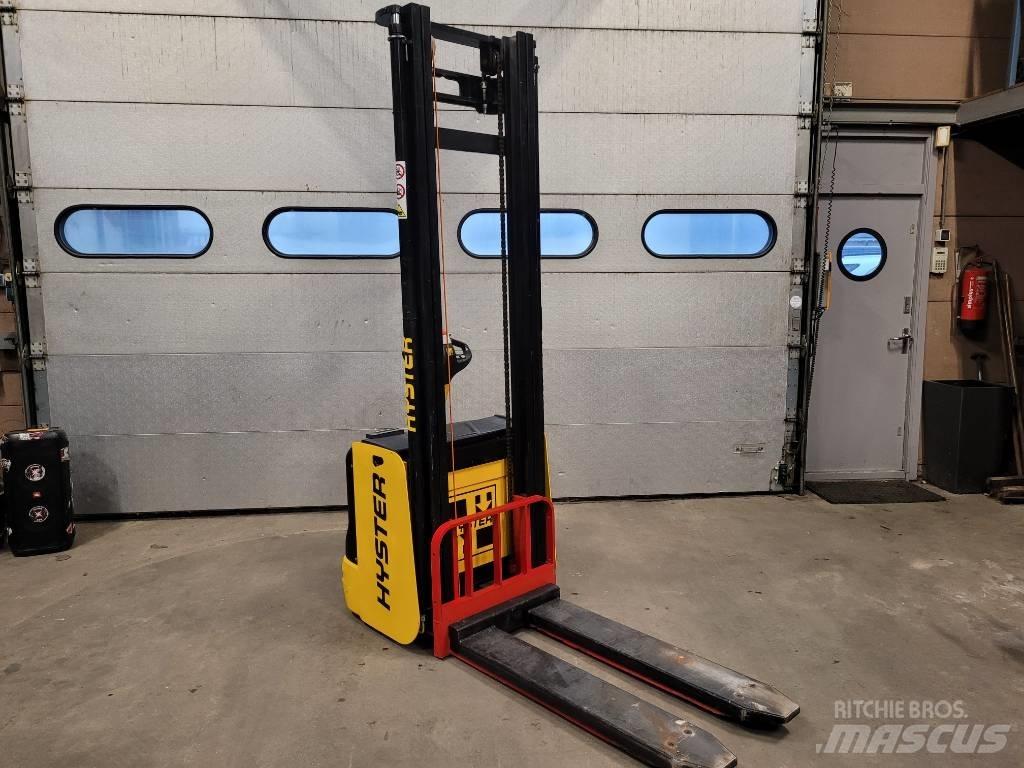 Hyster S 1.6 Pedestrian stacker
