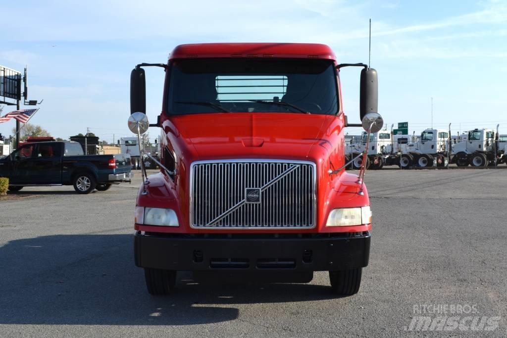 Volvo VNM 42 T200 Conventional Trucks / Tractor Trucks