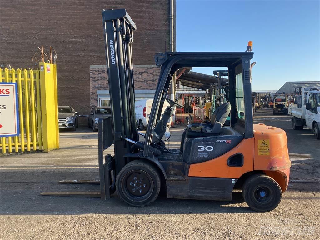 Doosan D30S-5 Diesel Forklifts
