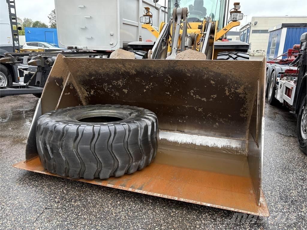 Volvo L110H Wheel Loaders