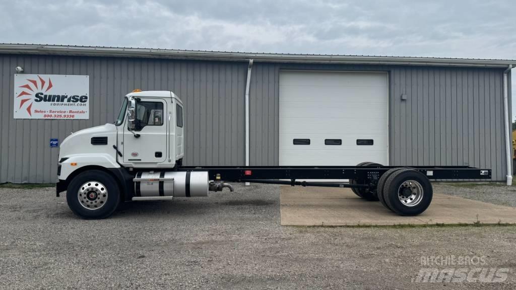  2025 Mack MD 6 Cab & Chassis Trucks