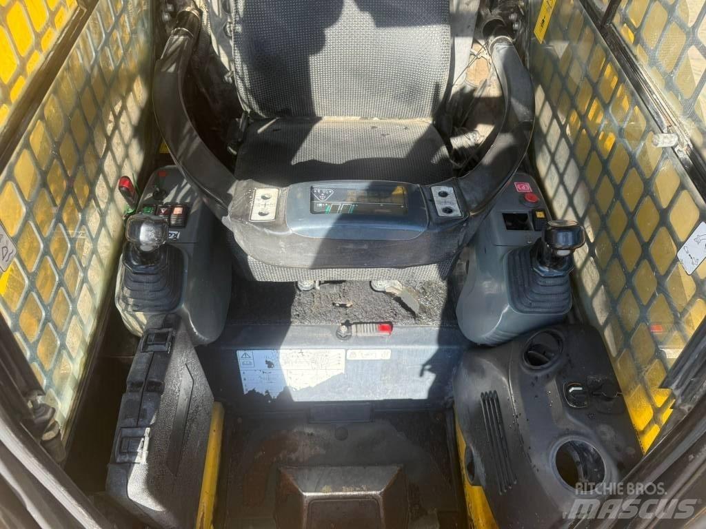 Komatsu SK 820-5 Skid Steer Loaders